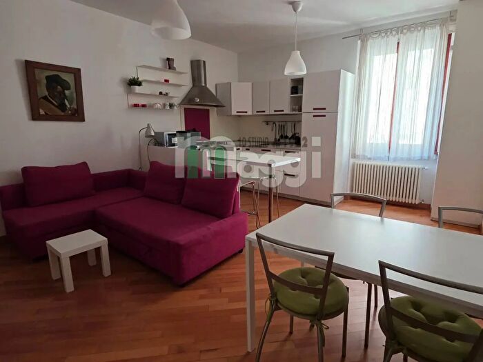 Appartamento trilocale in vendita in Via Lambro, Milano