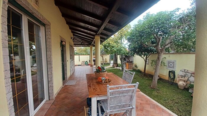 Casa con 7 locali in vendita in Via Fantacchiotto, Latina