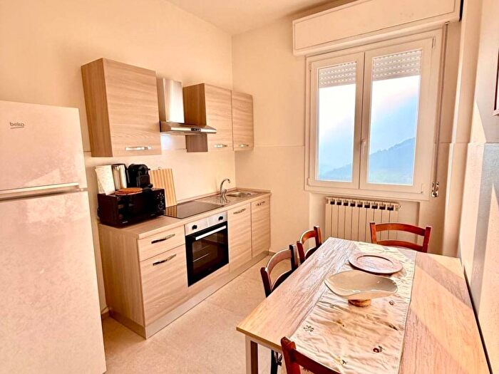Appartamento trilocale in vendita in Via Giardini Sud, Serramazzoni