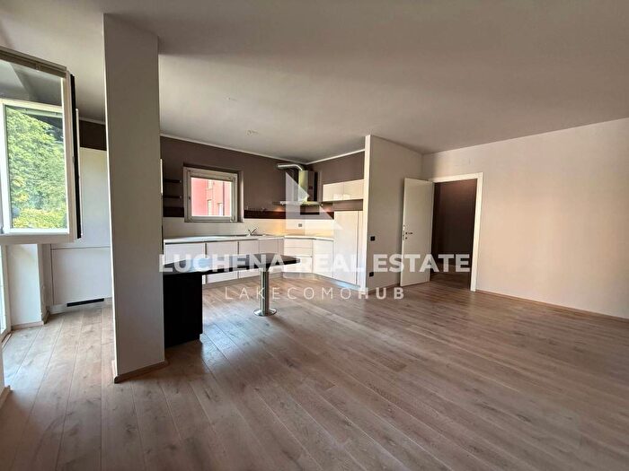 Appartamento bilocale in affitto in Via Gaspare Rosales, Villa Olmo, Como