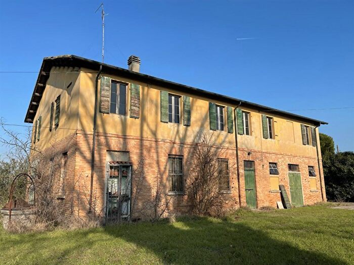 Casa con 10 locali in vendita in Ravenna