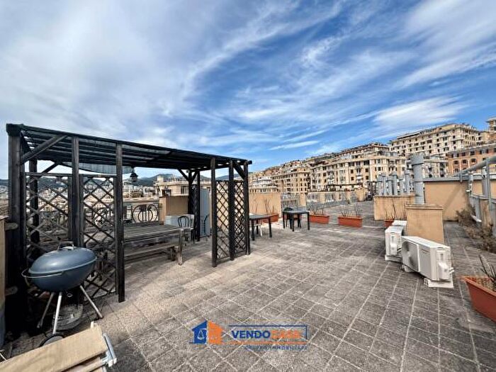 Appartamento quadrilocale in vendita in Via Antonio Cecchi, Genova