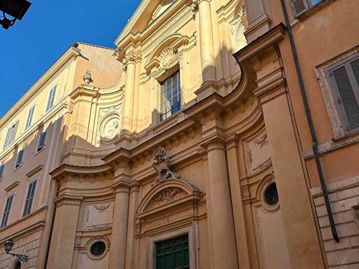 Appartamento quadrilocale in affitto in Via di Santa Caterina da Siena, Pantheon, Roma