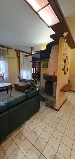 Appartamento quadrilocale in vendita in Modena