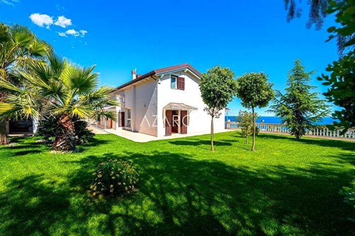 Casa con 6 locali in vendita in Sanremo