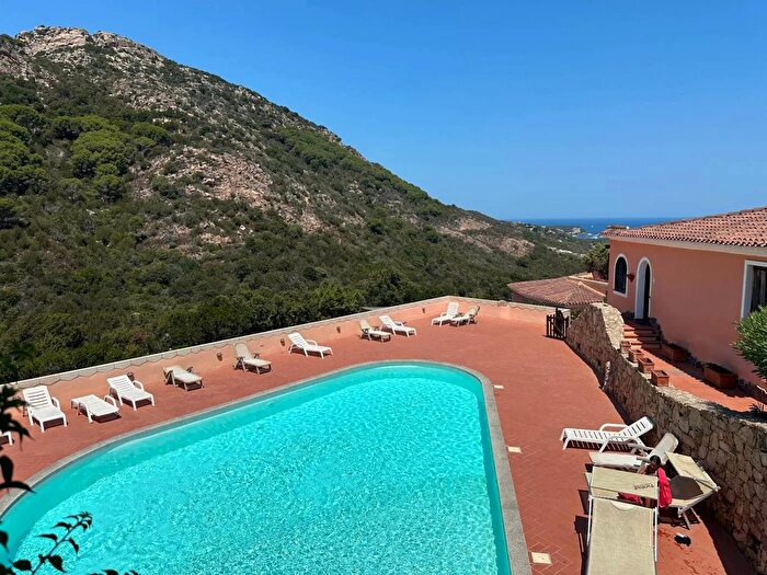 Appartamento trilocale in vendita in Via La Funtana, Arzachena