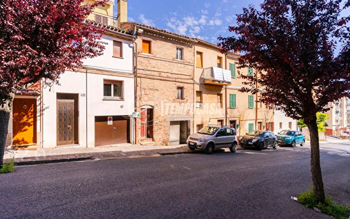 Casa trilocale in vendita in Borgo San Giuliano, Macerata