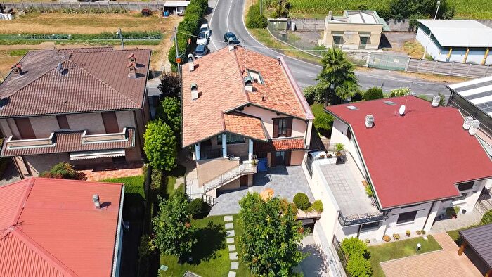 Casa con 6 locali in vendita in Via Comasina, Verano Brianza