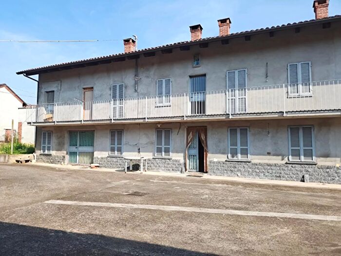 Appartamento con 8 locali in vendita in San Damiano DAsti