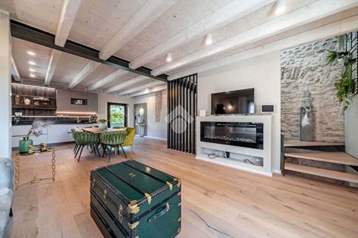 Casa quadrilocale in vendita in Via Val Mora, Garda