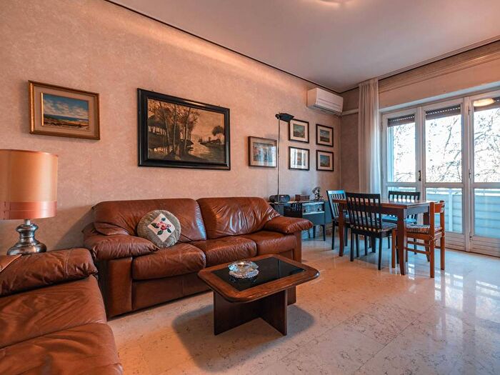 Appartamento trilocale in affitto in Via Tolentino, Cenisio, Milano