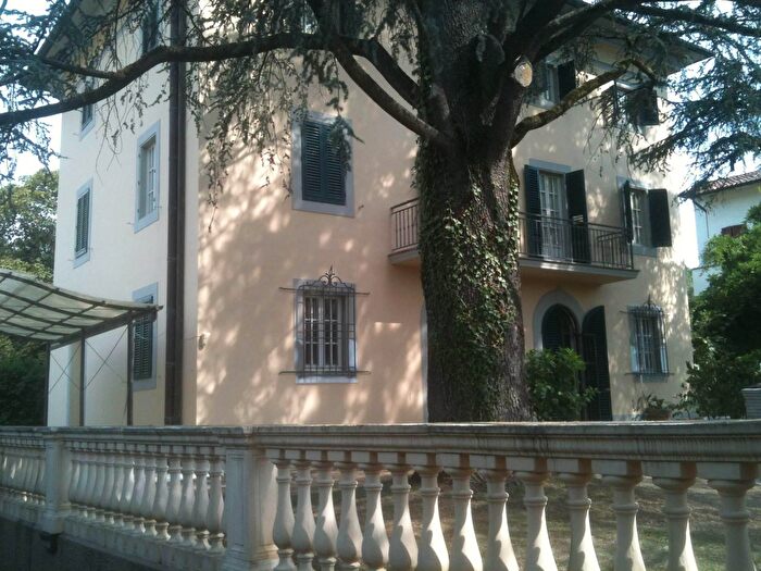 Appartamento con 12 locali in vendita in Pistoia