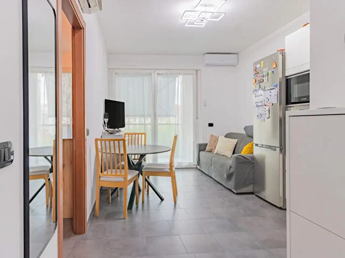 Appartamento bilocale in vendita in Piazza Garelli, Savona