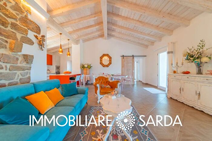 Casa trilocale in vendita in Via Giuseppe Todde, Palau