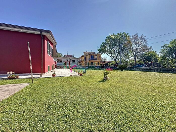 Casa quadrilocale in vendita in Via Aliperti Saviano Napoli, Saviano