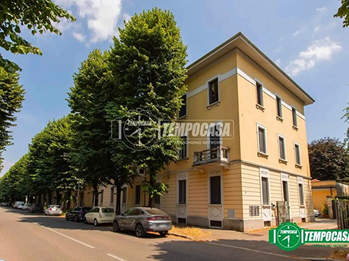 Appartamento trilocale in vendita in Viale Lombardia, Busto Arsizio