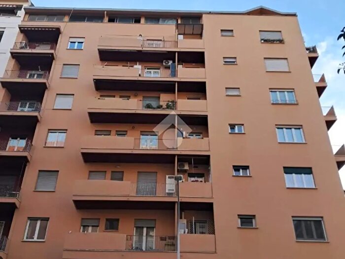 Appartamento trilocale in vendita in Via Acqua Bullicante, Roma