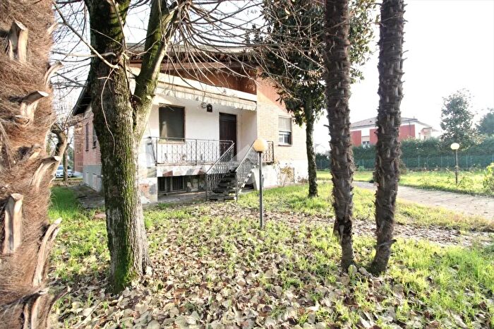 Casa quadrilocale in vendita in Via Solari, Montechiarugolo