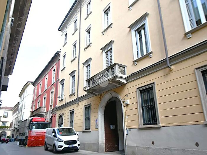 Appartamento bilocale in vendita in Via Alessandro Volta, Como