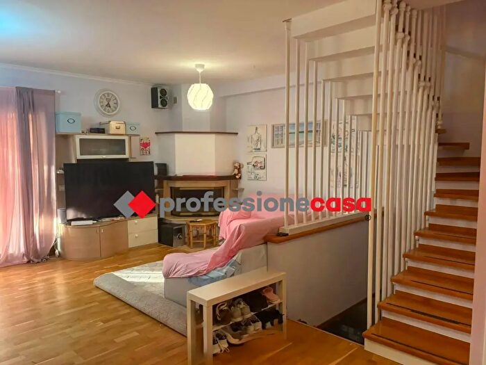 Casa con 5 locali in vendita in Via Mar Caspio, Pomezia