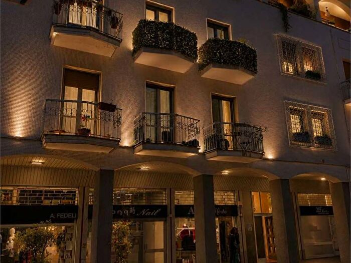 Appartamento trilocale in affitto in Piazza Gavazzi, Centro, Cernusco sul Naviglio