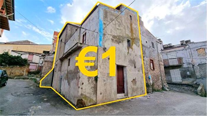 Casa quadrilocale in vendita in Via Foscari, Grotte