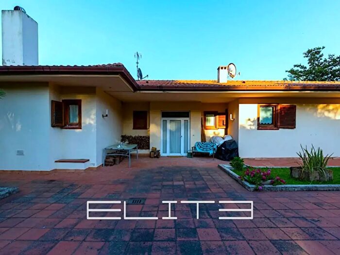 Casa con 11 locali in vendita in Barcaglione, Falconara Marittima