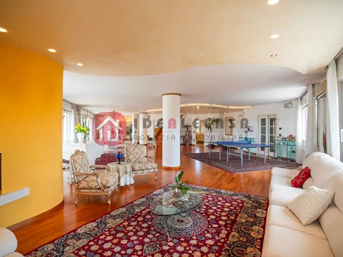 Appartamento con 6 locali in vendita in Via Cristoforo Colombo, Abano Terme