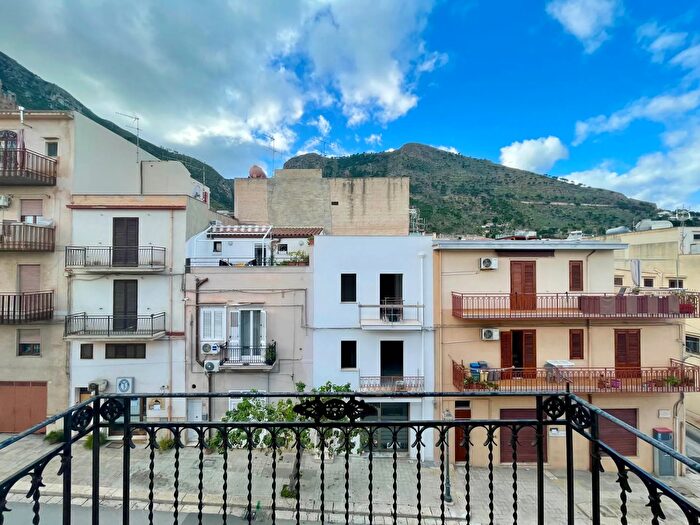 Casa con 6 locali in vendita in Giuseppe Garibaldi, Castellammare Del Golfo