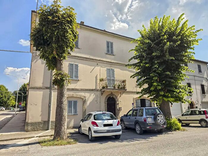 Casa con 9 locali in vendita in Viale IV Novembre, Urbania