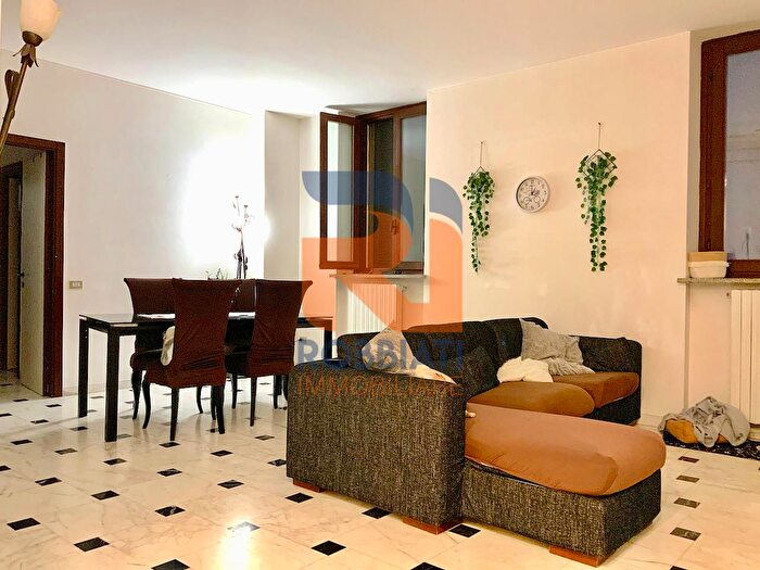 Appartamento trilocale in vendita in Via Gramsci, Cava Manara