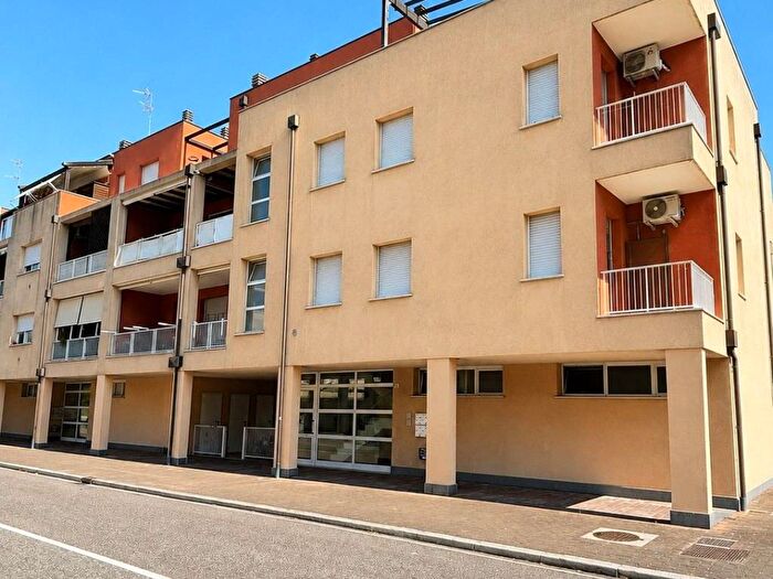 Appartamento quadrilocale in vendita in Via Adria, Darsena, Ravenna