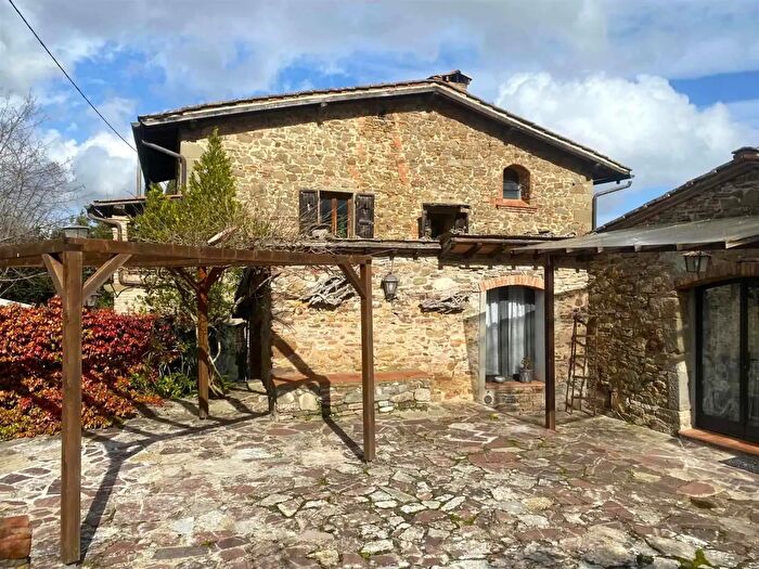 Casa con 16 locali in vendita in Greve In Chianti