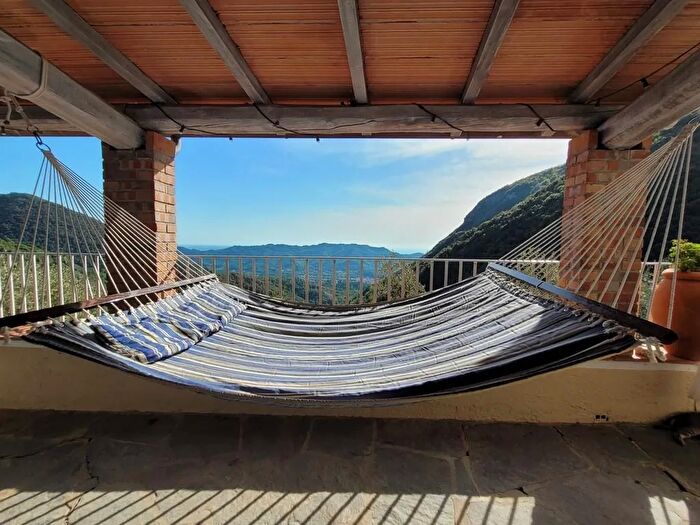 Casa quadrilocale in vendita in Camaiore