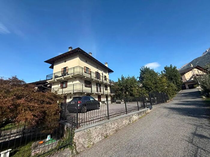 Appartamento quadrilocale in vendita in Frazione Plattaz, Gressan
