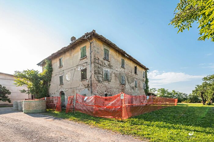 Casa con 11 locali in vendita in Reggio Emilia