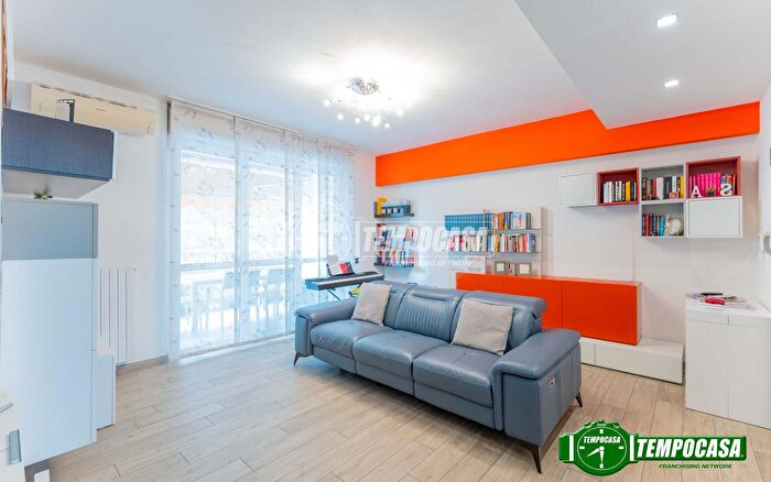 Appartamento trilocale in vendita in Via Carlo Perini, Milano