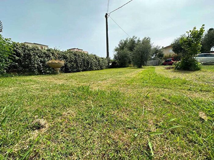 Appartamento con 5 locali in vendita in Luni