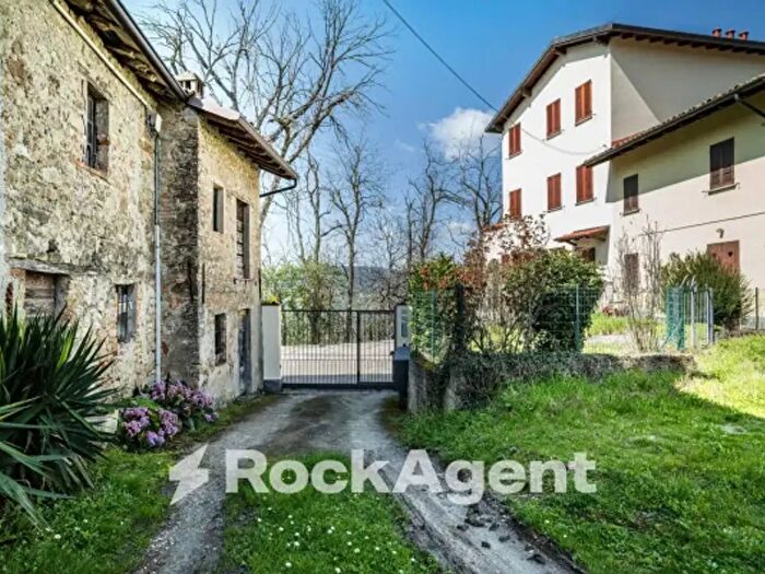 Appartamento trilocale in vendita in Frazione Camolino, Montesegale