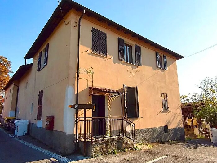 Casa con 8 locali in vendita in Porri, Dego