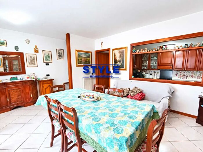 Casa con 5 locali in vendita in Stra