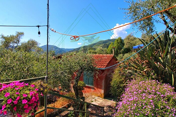 Casa con 6 locali in vendita in Via Ugo Campodonico Caduto Partigiano, Rapallo