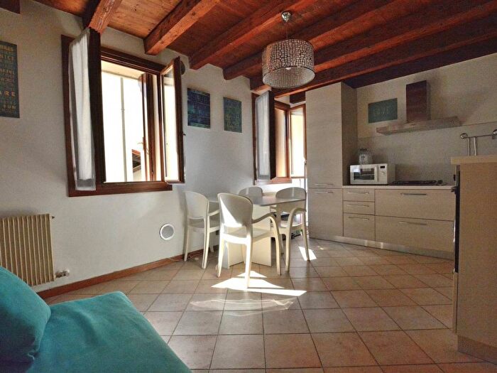 Appartamento bilocale in affitto in Contra Porta Santa Lucia, Centro Storico, Vicenza