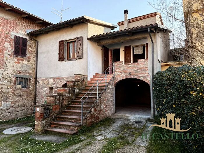 Casa trilocale in vendita in Via Carraia, Castiglione Del Lago