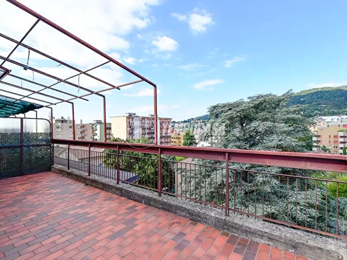 Appartamento trilocale in vendita in Via Dante, Erba