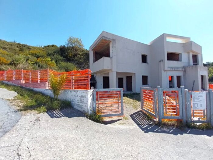 Casa con 5 locali in vendita in Diamante