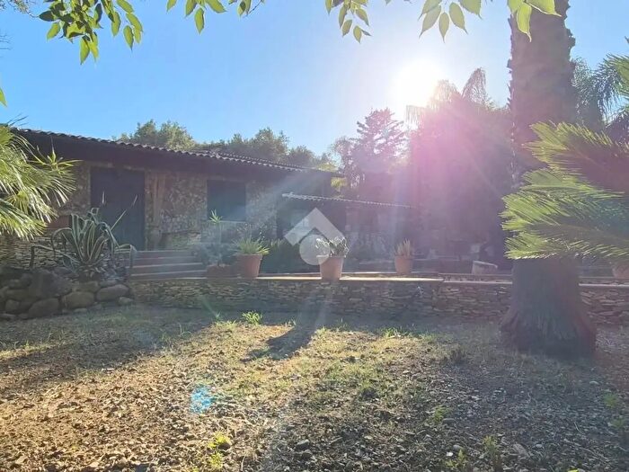 Casa con 11 locali in vendita in Via Pietre Mole, Monreale