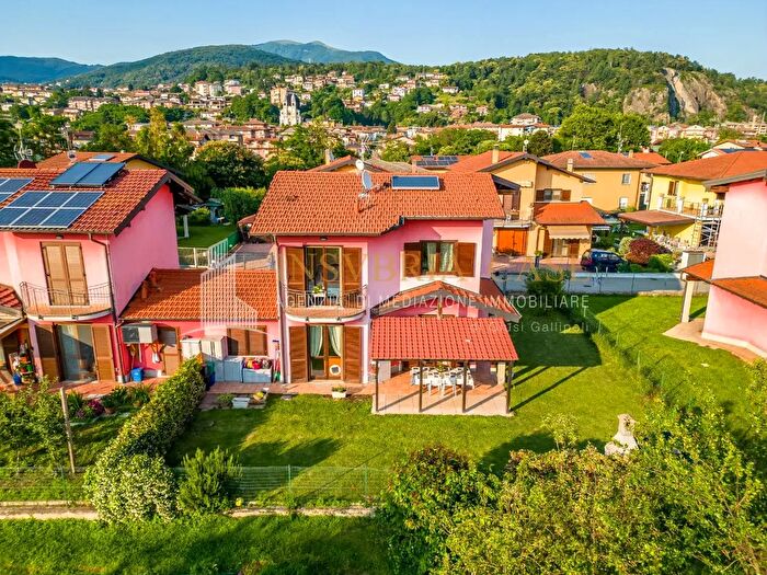 Casa trilocale in vendita in Luino