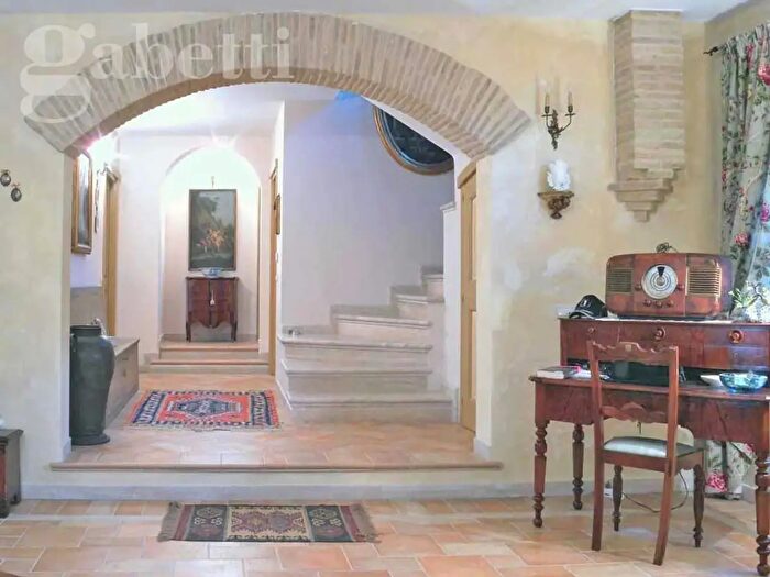 Casa con 10 locali in vendita in Strada San Silvestro, Senigallia