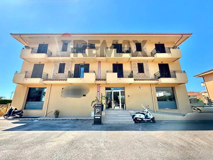 Appartamento con 5 locali in vendita in Via Calarossa, Terrasini
